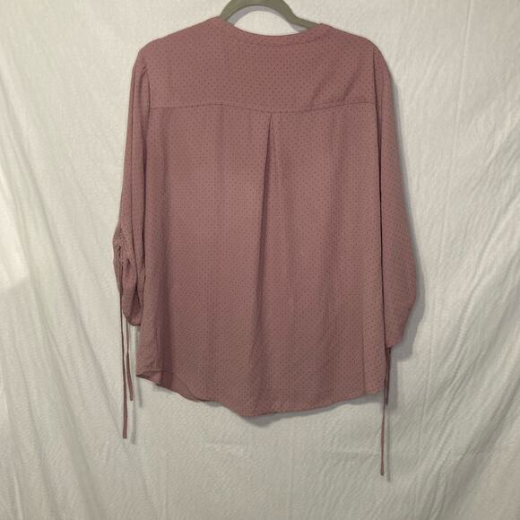New York & Company Size Extra Large Pink Textured polka Dot Long Sleeved Blouse - Picture 2 of 9
